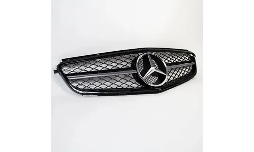 Черная глянцевая решетка Edition 507 C 63 AMG Mercedes-Benz C-Класс W204/S204 без Distronic — фото 1