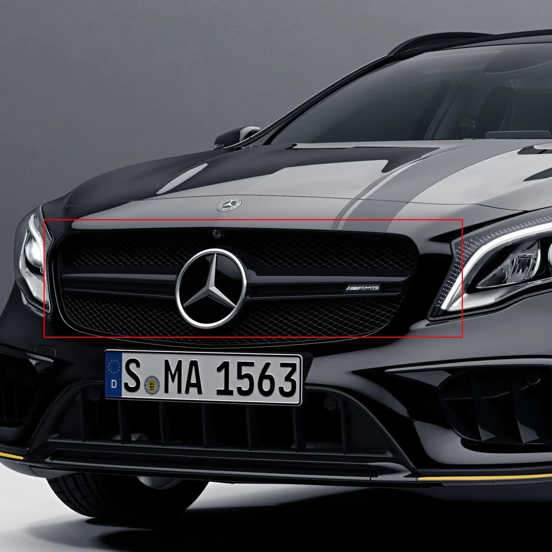 Черная глянцевая накладка решетки Mercedes-AMG GLA 45 X156 Yellow Night Edition — фото 4