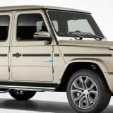 Комплект шильдиков V8 Bi-Turbo на крылья Mercedes-Benz G-Класс W465, матовый Kalahari Gold Magno, 2 шт. — фото 3