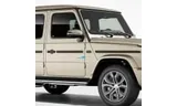 Комплект шильдиков V8 Bi-Turbo на крылья Mercedes-Benz G-Класс W465, матовый Kalahari Gold Magno, 2 шт. — фото 3
