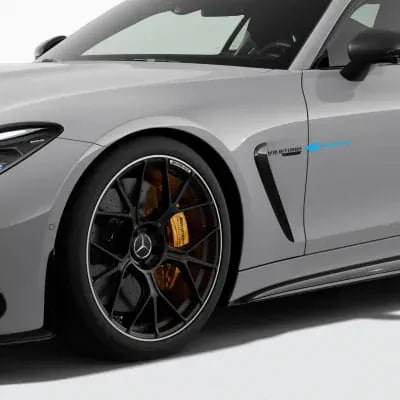Комплект шильдиков V8 Biturbo 4Matic+ на крылья Mercedes-AMG GT C192, темный хром, 2 шт. — фото 1
